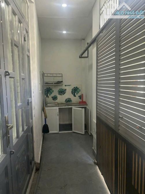 CHo thuê nhà nguyên căn đường Nguyễn Văn Quỳ, p Phú Thuận nhà đep 02 phòng - 2