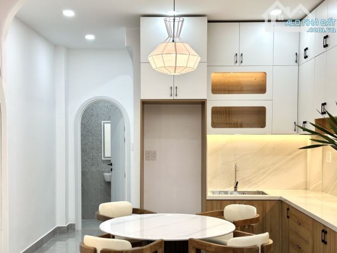 BÁN NHÀ XÂY MỚI 100% NGAY CHỢ BÀ CHIỂU- HẺM 4.5M - 43M2 – 5 TẦNG 4 PHÒNG NGỦ - 8.85 TỶ - 2