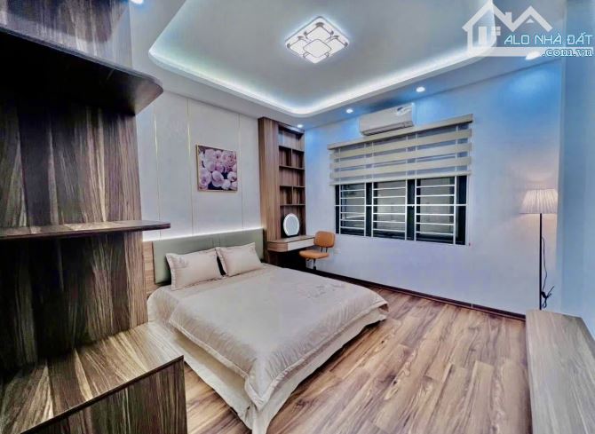Chỉ 8 TỶ - Phố Minh Khai - ngõ thông tứ phía - ô tô gần nhà - diện tích 50m2 - 2
