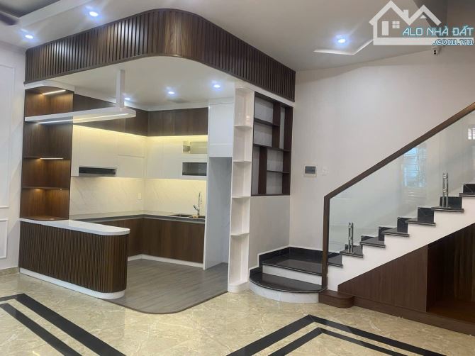 Nhà tuyến đầu Đà Nẵng, Ngô Quyền, Hải Phòng - Diện tích : 98m2 - Công năng : p khách, bếp - 2