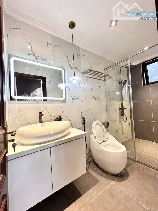 Chính chủ bán nhà 5 tầng, thang máy,45m,ô tô đỗ cổng, ở sướng, kinh doanh đỉnh cao, Kim Mã - 2