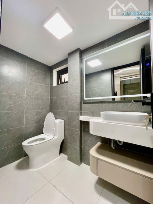 Bán nhà Ngoại Giao Đoàn, DT 40m, MT 4,2m, tặng nội thất, lô góc, ô tô chạy quanh nhà - 2