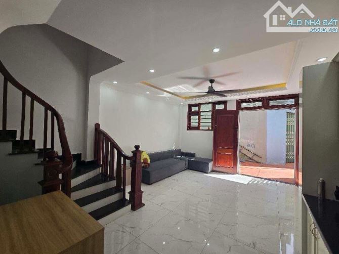 NGUYỄN VĂN CỪ -LONG BIÊN CHỦ HẠ CHÀO 200tr  CĂN NHÀ 3 THOÁNG -NGÕ RỘNG-TIỆN ÍCH ĐẦY ĐỦ-GẦN - 2