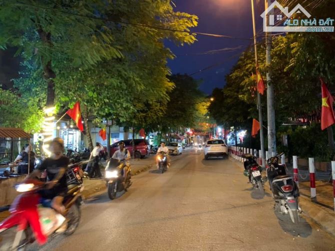 DÂN XÂY - LÔ GÓC 3 THOÁNG -GẦN PHỐ - Ô TÔ ĐỖ CỬA - NGÕ TO NHƯ PHỐ- THÔNG -VỊ TRÍ TUYỆT ĐỈN - 2