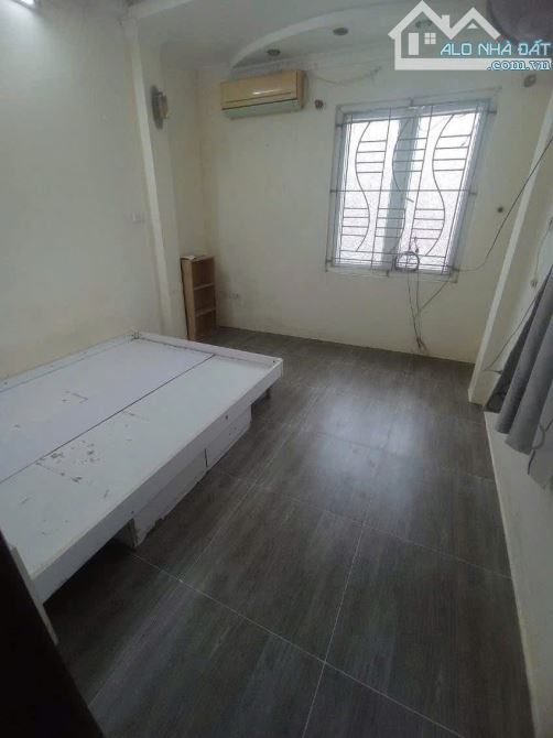 Cho thuê nhà ngõ phố Đê La Thành Ba Đình 35m x 4 tầng, 11tr/tháng - 2