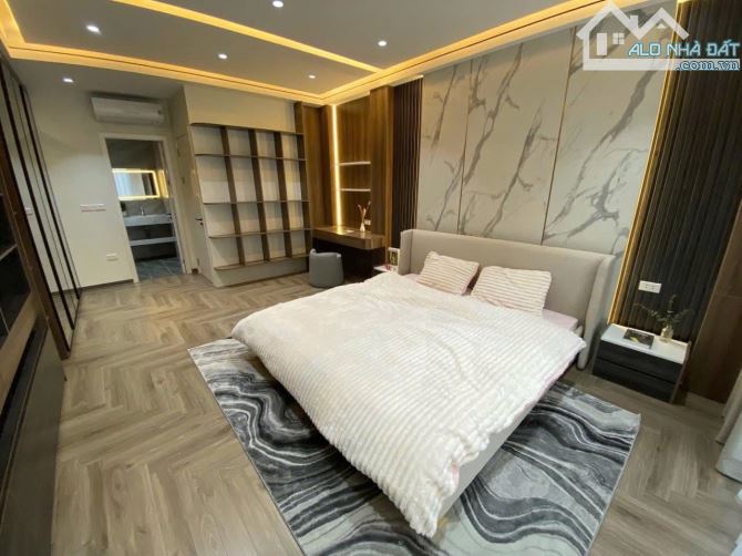 Nhà phân lô 2 mặt tiền tại ngõ 106 phố NGUYỄN SƠN - 45m 5tầng ô tô tận nhà - chỉ 11tỷ4 - 2