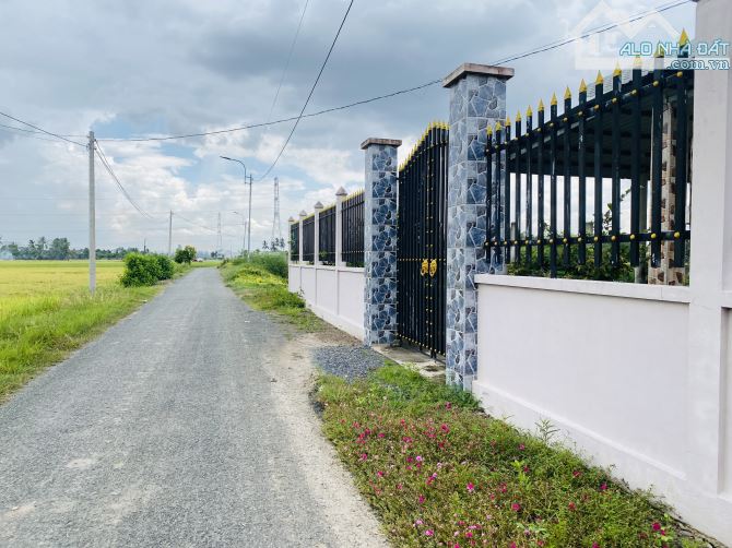 Nền thổ cư MT nhựa Liên ấp _dt 587m2 tại Long Sơn, Cần Đước LA, giá chỉ 3,3 tỷ - 2