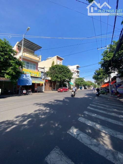 Lô góc hoa hậu 187m2 mặt 24m hướngĐN, TN đường Phùng Hưng+ ĐinhLiệt có 11tr kd tốt 19,5 tỷ - 2