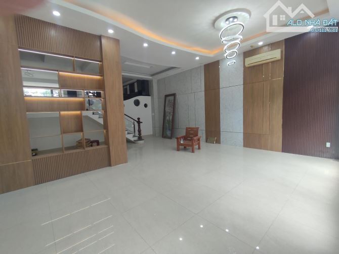 Bán nhà mặt tiền KDC Nam Long, P. Tân Thuận Đông, Quận 7, 4 tầng, 198m2, ngang 8m, chỉ 185 - 2