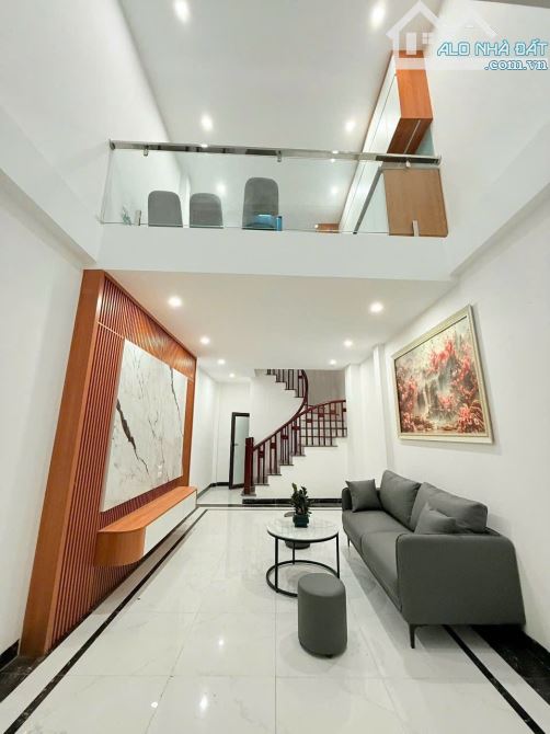 Bán nhà Giang Biên 33m2 ngõ ô tô tránh đủ tiện ích ô tô đỗ cổng 6.2 tỷ - 2