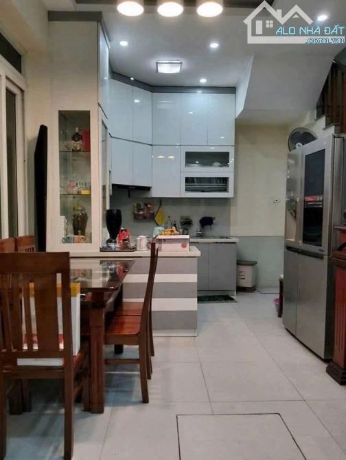 Cho thuê nhà nguyên căn  ngõ 211 Khương Trung, Thanh Xuân, Hà Nội. DT 45m x 3 tầng, giá - 2