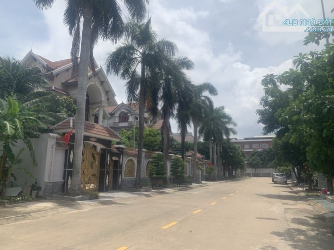 NHÀ 3 TẦNG MẶT TIỀN ĐƯỜNG, KHU TRUNG TÂM HÀNH CHÍNH DĨ AN - 2
