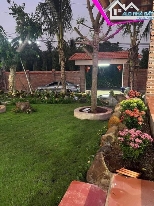 BÁN VIEW NGHĨ DƯỠNG TAI CHÂU ĐỨC, ĐẸP K TÌ VẾT, DT GẦN 700M2 CÓ 200M2 THỔ CƯ, SAN NHÀ VƯỜN - 2