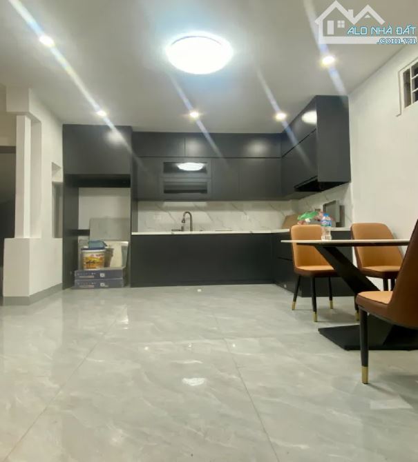 BÁN NHÀ LÔ GÓC CỰC HIẾM – TRUNG TÂM CẦU GIẤY – NGÕ RỘNG, Ở NGAY, GIÁ NHỈNH 7 TỶ - 2