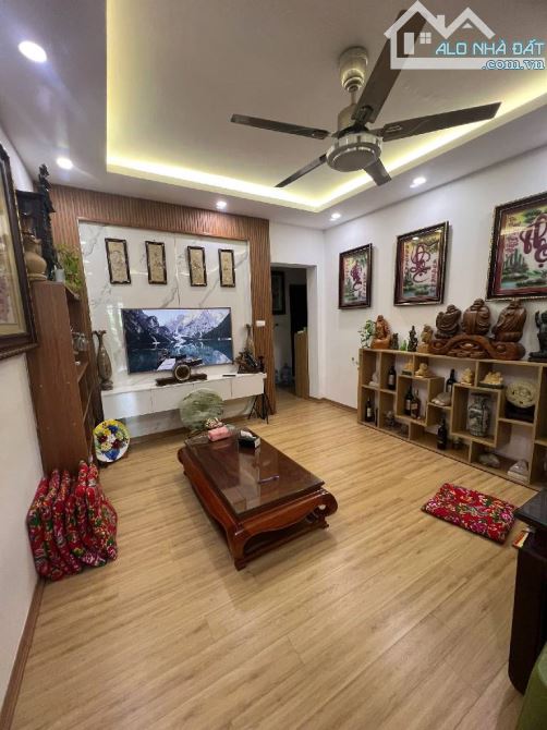 CHỈ 4,55 TỶ CÓ NGAY CĂN HỘ TT THỔ QUAN -ĐỐNG ĐA-DT82 M2-LÔ GÓC-FULL NỘI THẤT-Ở LUÔN. - 2