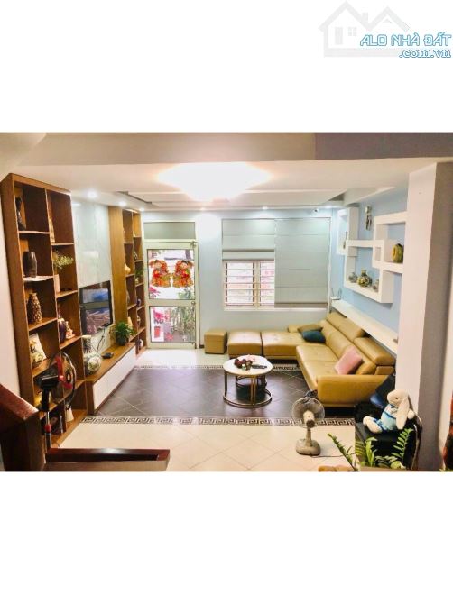 BÁN NHÀ CẦU GIẤY - 54M2 - 5 TẦNG - GẦN Ô TÔ - NHỈNH 13 TỶ - 2