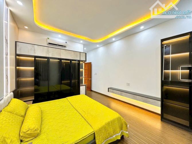 Bán nhà đẹp 4 tầng. Hẻm xe hơi 8m. Thông 2 chiều. Dt 4x18m. Nguyễn Thị Hương. Tt Nhà Bè - 23