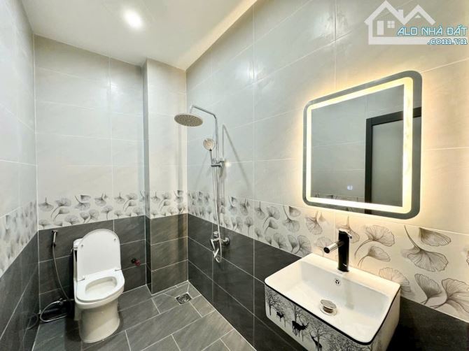 Bán nhà đẹp 4 tầng. Hẻm xe hơi 8m. Thông 2 chiều. Dt 4x18m. Nguyễn Thị Hương. Tt Nhà Bè - 24
