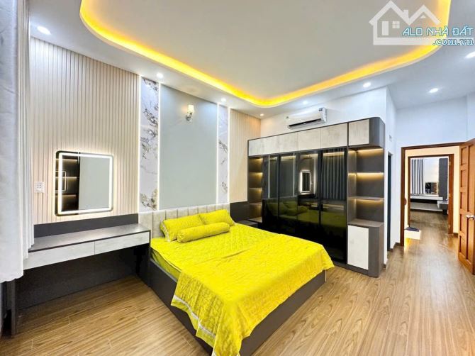 Bán nhà đẹp 4 tầng. Hẻm xe hơi 8m. Thông 2 chiều. Dt 4x18m. Nguyễn Thị Hương. Tt Nhà Bè - 25