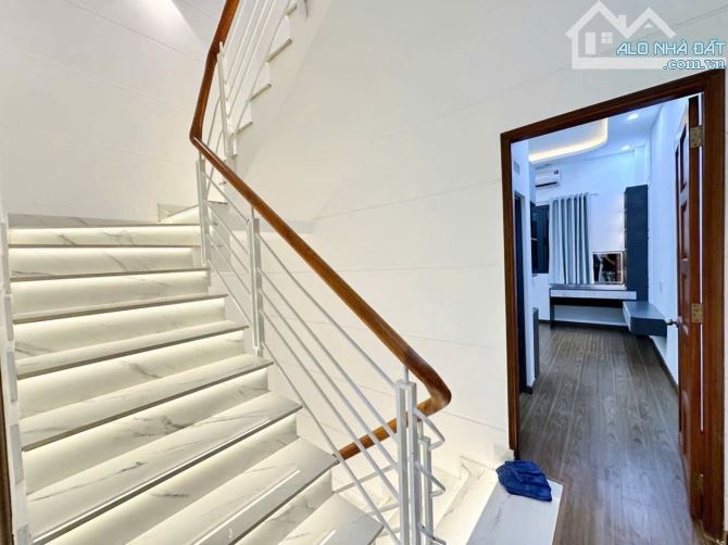 Bán nhà đẹp 4 tầng. Hẻm xe hơi 8m. Thông 2 chiều. Dt 4x18m. Nguyễn Thị Hương. Tt Nhà Bè - 27