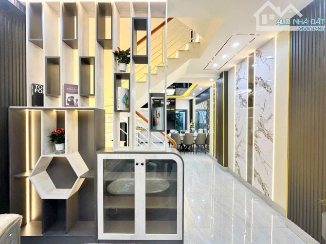 Bán nhà đẹp 4 tầng. Hẻm xe hơi 8m. Thông 2 chiều. Dt 4x18m. Nguyễn Thị Hương. Tt Nhà Bè - 29