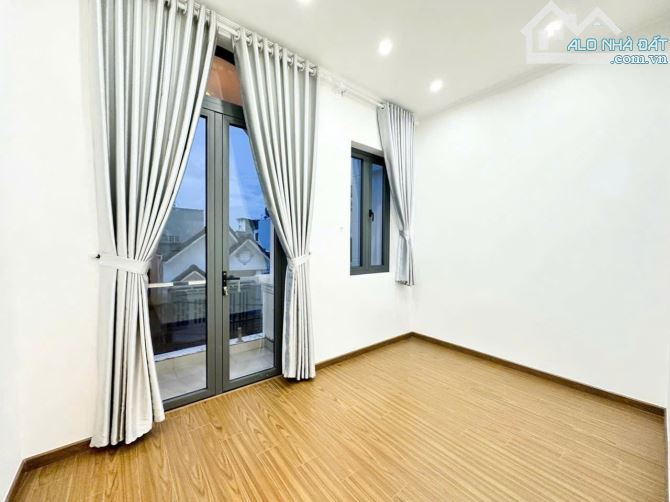 Bán nhà đẹp 4 tầng. Hẻm xe hơi 8m. Thông 2 chiều. Dt 4x18m. Nguyễn Thị Hương. Tt Nhà Bè - 30