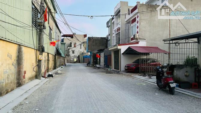 Đất mặt đường An Dương 1 nối dài (gần tàu thuỷ Thành Long), 70m2 giá chưa tới 3 tỷ - 4