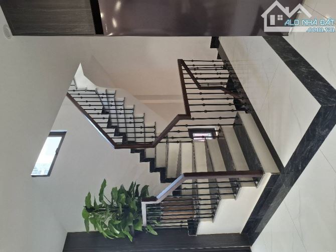 NGỌC THUỴ 6 TẦNG- LÔ GÓC THANG MÁY - THÔNG Ô TÔ VÀO NHÀ - THOÁNG TRƯỚC THOÁNG SAU.HƠN 13 T - 3