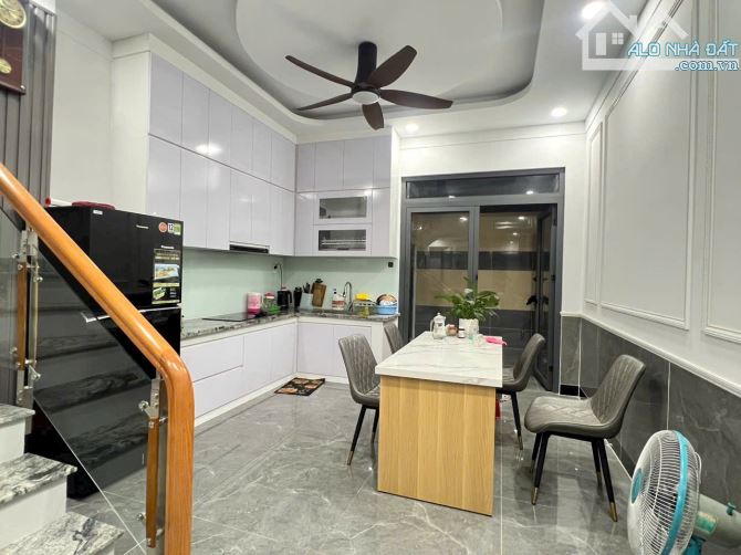 NHÀ Ở NGAY, 66m2, HẺM OTO VỈA HÈ, Hoàn Công, 4 ĐỒNG TL - 3