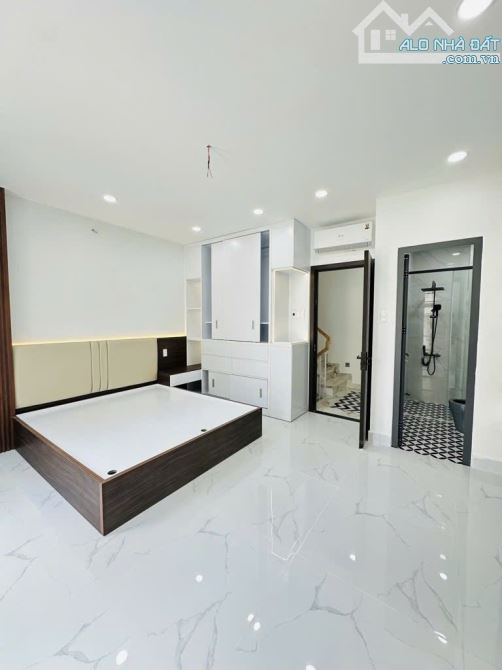 GIẢM MẠNH 600tr - NGUYỄN DU - P1 - GÒ VẤP - HẺM XE HƠI - CÁCH MT 1 CĂN - 4 TẦNG - 6.2 TỶ - 3