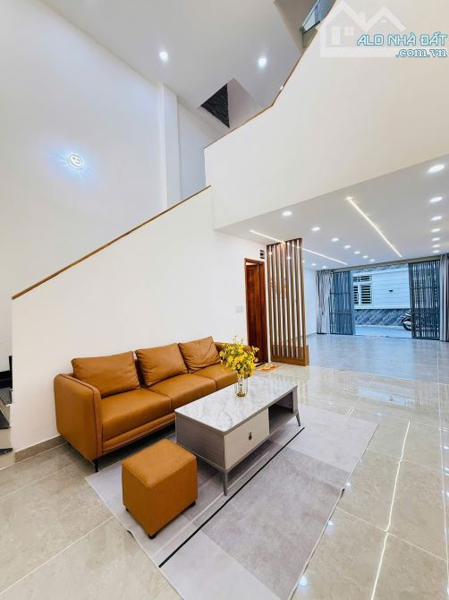 Ngay Cư Xá Đô Thành đường Nguyễn Hiền, Q3 - Giá 6,75tỷ/60m2. Sổ riêng - 3