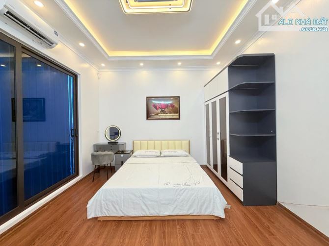Chỉ 8 tỷ !Bán nhà phố Tây Sơn 35mx5TxMT4,5 , ngõ rộng ,KD - 3