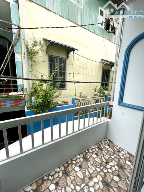 HƠN 2 TỶ CÓ NHÀ LẠC LONG QUÂN, GẦN CHỢ TÂN BÌNH, 22M2 - 3
