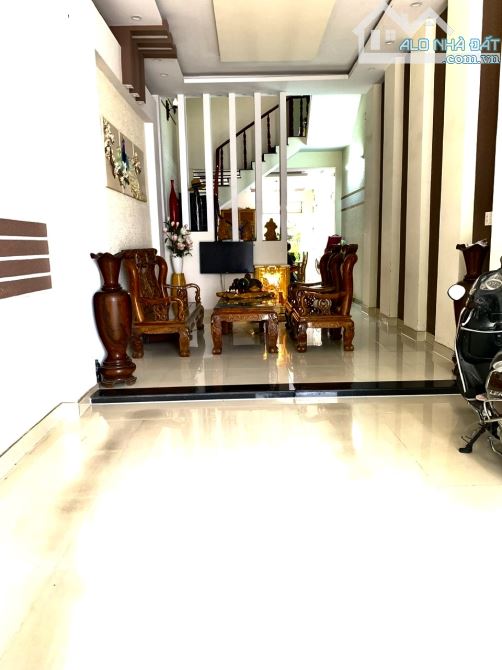 NHÀ MẶT TIỀN ĐƯỜNG 12 PHƯỚC BÌNH - CHỦ XÂY TÂM HUYẾT 3 TẦNG 94M2 - HOÀN CÔNG ĐỦ - 10.x TỶ - 3