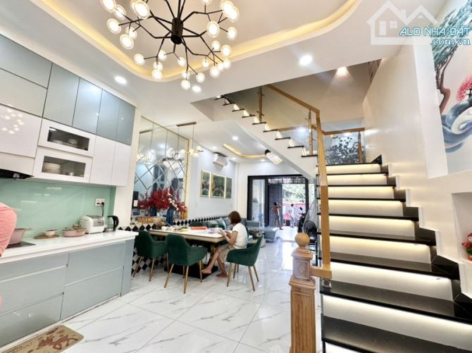 BÁN NHÀ 4 TẦNG ĐẸP LUNG LINH - Ô TÔ NGỦ TRONG NHÀ - KHÔNG LỖI PHONG THUỶ - 3