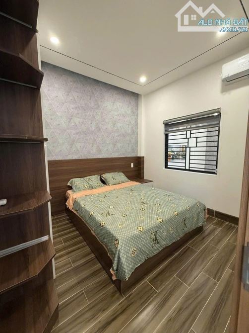 Gồng lỗ 500 triệu bán gấp nhà Huỳnh Mẫn Đạt, Quận 5. Giá 5 tỷ 170/ 63m2 (4,5mx14m) 2 Tầng - 3