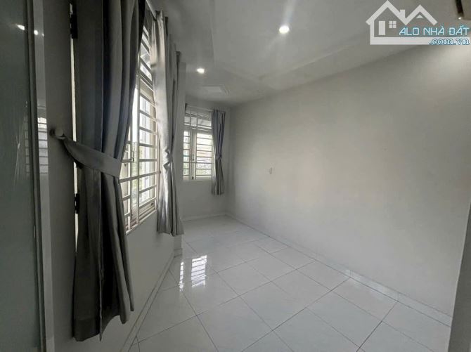 CHo thuê nhà nguyên căn đường Nguyễn Văn Quỳ, p Phú Thuận nhà đep 02 phòng - 3