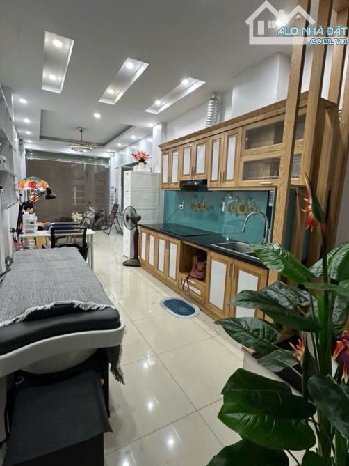 BÁN NHÀ QUANG TRUNG_Ô TÔ ĐỖ CỬA_2 THOÁNG_KINH DOANH NHỎ_GẦN PARKCITY_35M²x5T_8,9 TỶ - 3