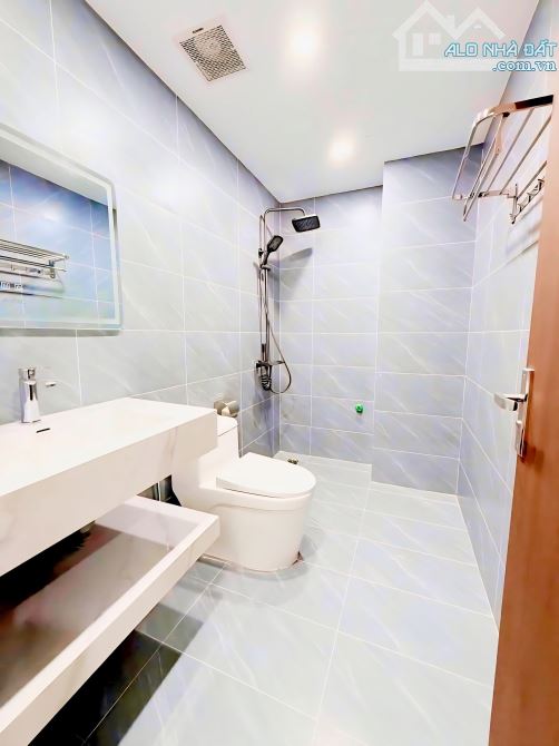 PHÚC LỢI Ở LUÔN - 40M - 3 NGỦ - Ô TÔ TẬN CỬA - ĐỘC LẬP 0 ĐI CHUNG - 6 TỶ LỚN - 3