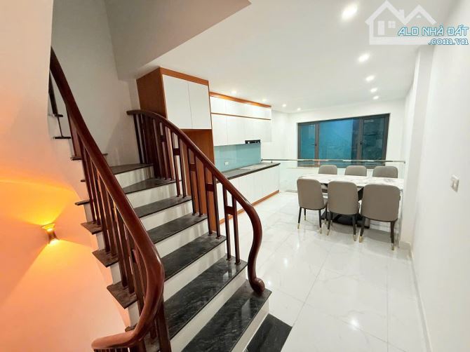 Bán nhà Giang Biên 33m2 ngõ ô tô tránh đủ tiện ích ô tô đỗ cổng 6.2 tỷ - 3