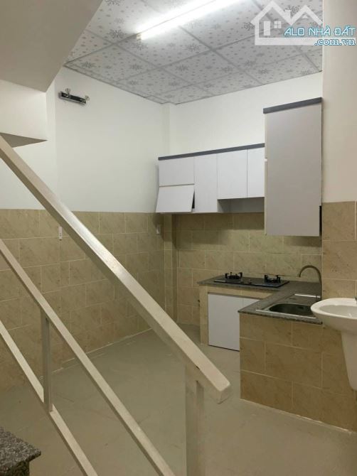 BÁN NHÀ PHÚ LỢI  Kết cấu: 1 trệt 1 lầu, 3 phòng ngủ, sân ô tô - 3