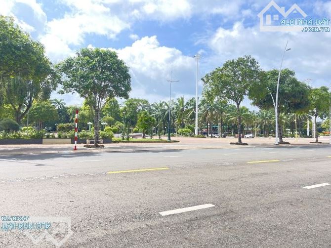 Một lô đất mặt tiền kinh doanh được các ngành nghề dt 350 m 7x50 có sẵn nhà cấp 4 - 3