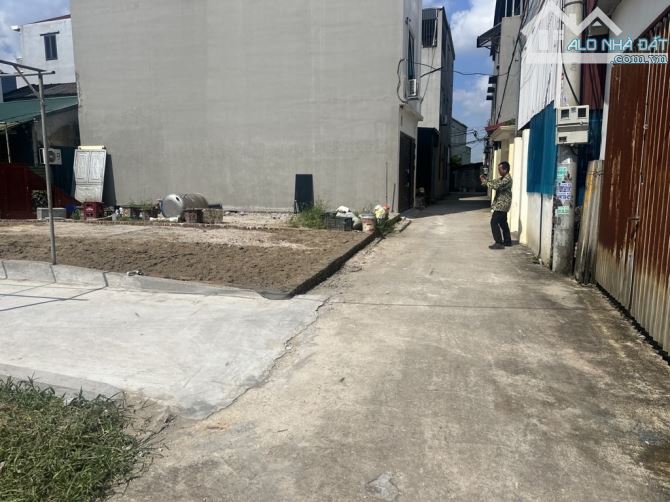 BÁN ĐẤT LẠI ỐC VĂN GIANG-LÔ GÓC-Ô TÔ VÀO-  MẶT TIỀN RỘNG-GIÁ ĐẦU TƯ-60m2-3,2 tỷ - 2