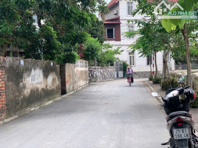 Kiêu Kỵ / Lô góc siêu phẩm 129M / ô tô tránh / View Hồ / Bán nhanh giá ngon - 3