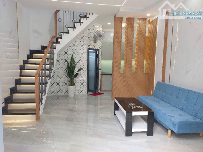 NHÀ TRUNG TÂM P10 - ĐỐI DIỆN NGÂN HÀNG - TRƯỜNG HỌC 26M2 GIÁ CHỈ NHỈNH HƠN 3 ĐỒNG - 3