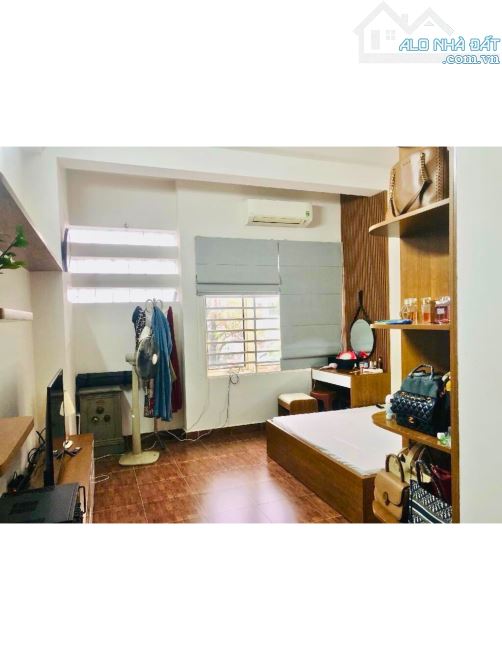 BÁN NHÀ CẦU GIẤY - 54M2 - 5 TẦNG - GẦN Ô TÔ - NHỈNH 13 TỶ - 3