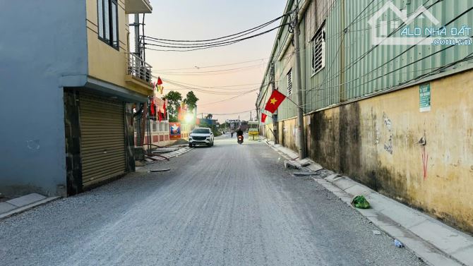 Đất mặt đường An Dương 1 nối dài (gần tàu thuỷ Thành Long), 70m2 giá chưa tới 3 tỷ - 5