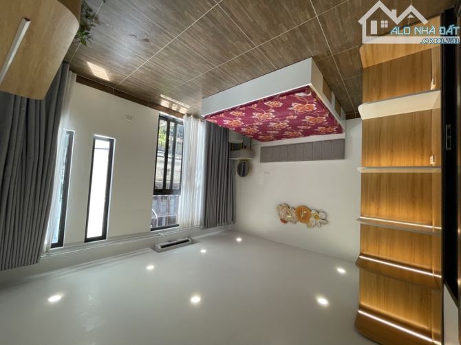 BÁN NHÀ NGÔ GIA TỰ - DT 33M - 5 TẦNG - Ô TÔ ĐỖ CỔNG - GIÁ NHỈNH 5 TỶ - 4