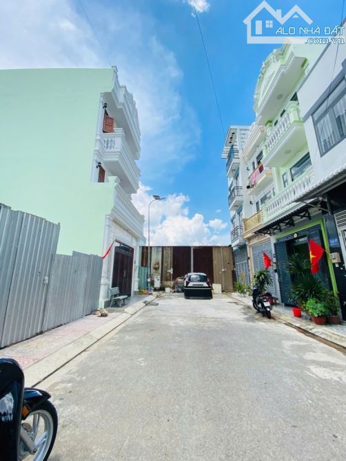 BÁN NHÀ ĐẸP BÌNH TÂN 4X16 HẺM XE HƠI - 3 TẦNG  CHỈ 4,7 TỈ - 4