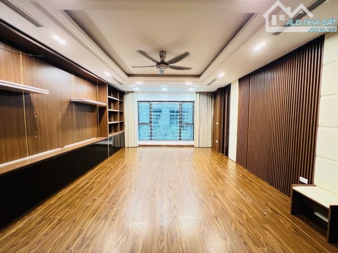 8 tầng Hoàng Quốc Việt- Kinh Doanh- Ô tô - 4